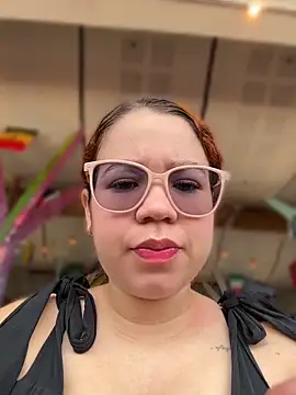 Lucyklein2022 online show from June 7, 4:44 pm