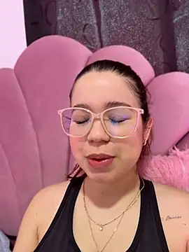 Lucyklein2022 online show from July 27, 2:57 pm
