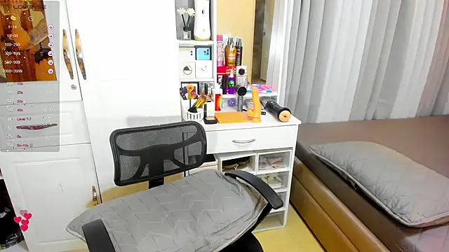 Snapshot of FuckDollNicky chatting on December 8, 7:58 am FuckDollNicky online show from December 8, 7:58 am