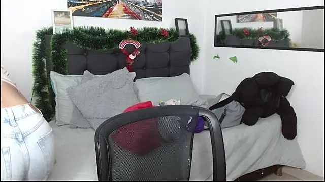 Snapshot of vaness_weet chatting on December 19, 8:38 pm vaness weet online show from December 19, 8:38 pm