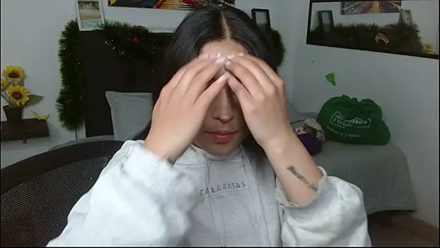 Snapshot of vaness_weet chatting on January 13, 8:36 pm vaness weet online show from January 13, 8:36 pm