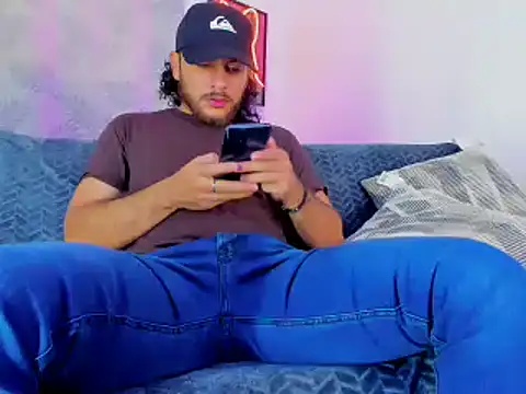 Snapshot of tuyo1995 chatting on November 12, 3:23 pm tuyo1995 online show from November 12, 3:23 pm