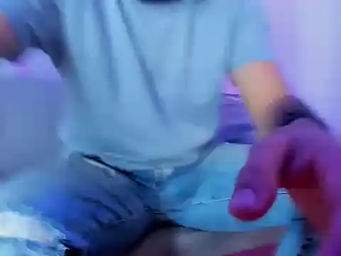 Snapshot of tuyo1995 chatting on November 19, 3:12 pm tuyo1995 online show from November 19, 3:12 pm