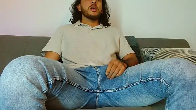 Snapshot of tuyo1995 chatting on December 3, 4:05 pm tuyo1995 online show from December 3, 4:05 pm