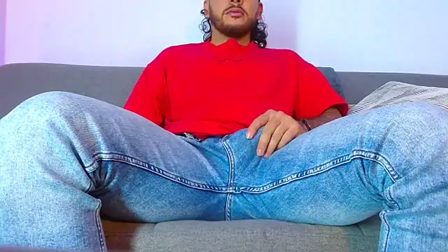 Snapshot of tuyo1995 chatting on December 4, 3:21 pm tuyo1995 online show from December 4, 3:21 pm