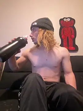 Snapshot of trippyski chatting on January 1, 8:56 am trippyski online show from January 1, 8:56 am