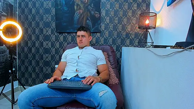 Leonsmoron online show from January 9, 11:28 pm