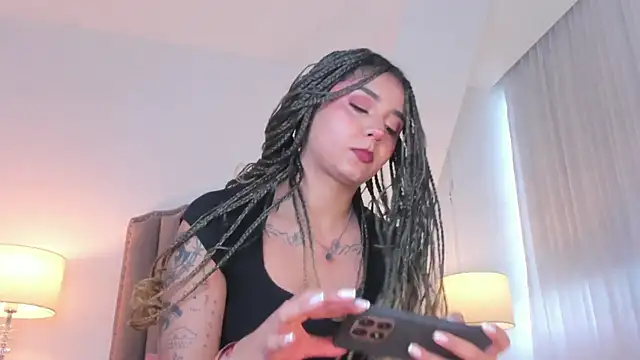 Emma Torres   online show from February 24, 12:14 pm