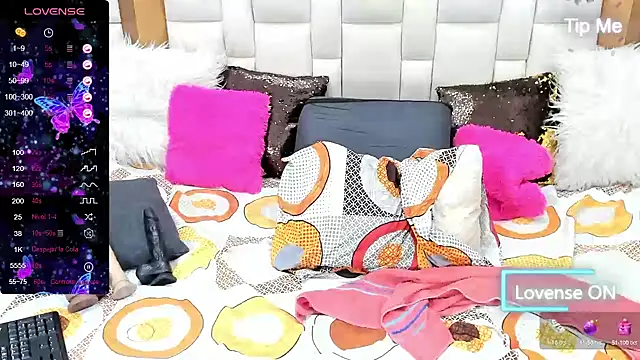 Snapshot of BellaKarla chatting on December 5, 12:19 am BellaKarla online show from December 5, 12:19 am