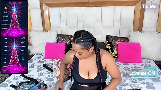 Snapshot of BellaKarla chatting on December 26, 7:49 pm BellaKarla online show from December 26, 7:49 pm