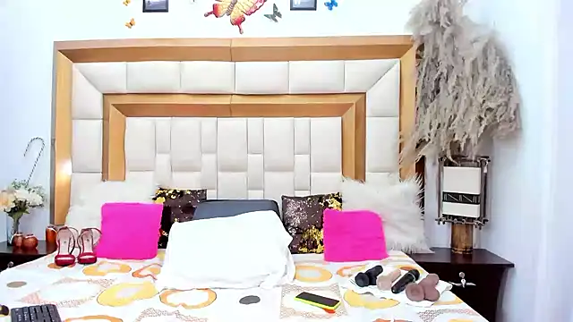 Snapshot of BellaKarla chatting on January 25, 7:39 pm BellaKarla online show from January 25, 7:39 pm