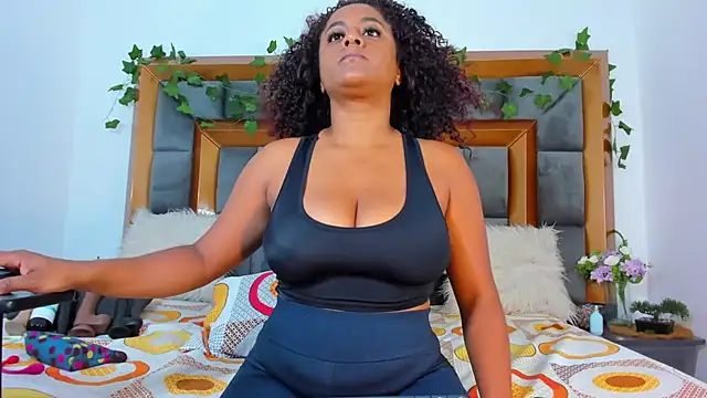 Snapshot of BellaKarla chatting on February 11, 7:59 pm BellaKarla online show from February 11, 7:59 pm