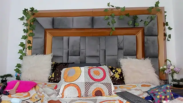 Snapshot of BellaKarla chatting on March 4, 11:11 pm BellaKarla online show from March 4, 11:11 pm