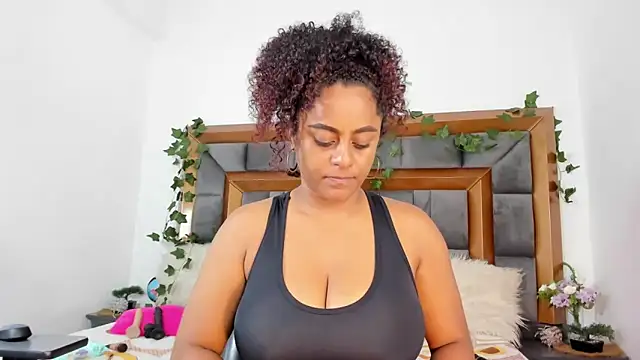 Snapshot of BellaKarla chatting on March 11, 11:04 pm BellaKarla online show from March 11, 11:04 pm