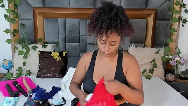 Snapshot of BellaKarla chatting on March 18, 7:42 pm BellaKarla online show from March 18, 7:42 pm