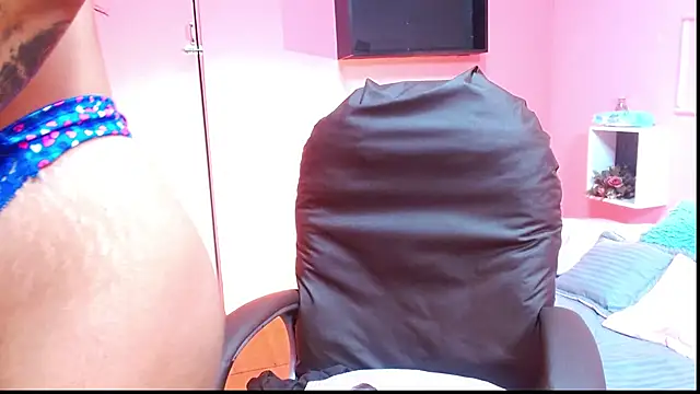 Snapshot of Desipleasure chatting on March 17, 11:21 pm Desipleasure online show from March 17, 11:21 pm