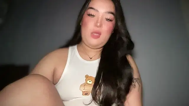 Snapshot of MissCataleyaxxx chatting on November 25, 1:05 am MissCataleyaxxx online show from November 25, 1:05 am