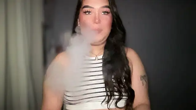 Snapshot of MissCataleyaxxx chatting on December 5, 1:47 am MissCataleyaxxx online show from December 5, 1:47 am