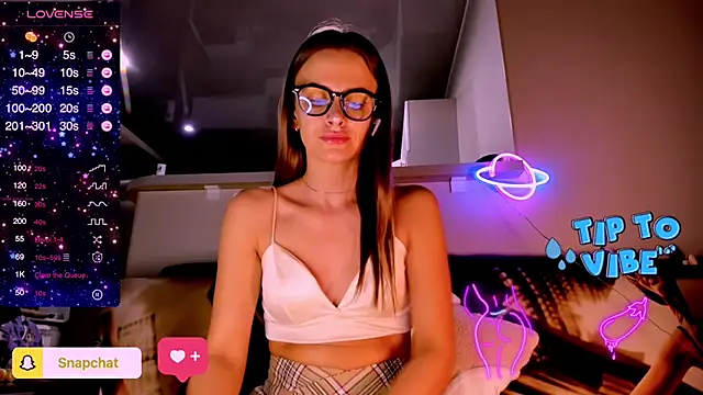 Snapshot of madina_taher chatting on February 3, 12:36 am madina taher online show from February 3, 12:36 am