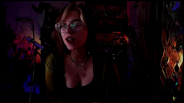 Snapshot of Scarlett_Wanner chatting on December 3, 8:06 pm Scarlett Wanner online show from December 3, 8:06 pm