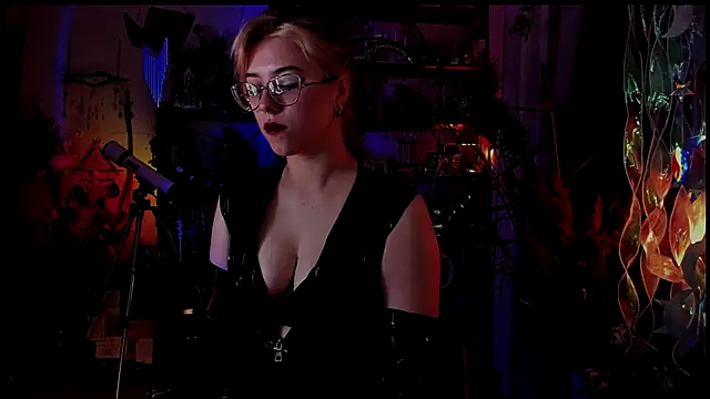 Snapshot of Scarlett_Wanner chatting on December 4, 8:18 pm Scarlett Wanner online show from December 4, 8:18 pm