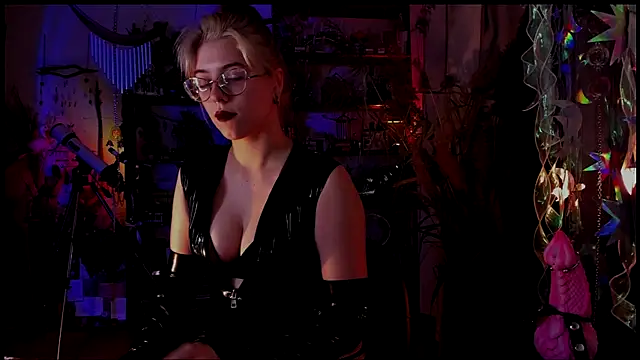 Snapshot of Scarlett_Wanner chatting on December 9, 7:29 pm Scarlett Wanner online show from December 9, 7:29 pm