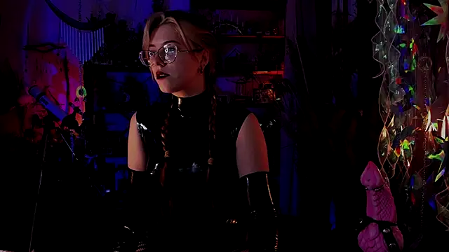 Snapshot of Scarlett_Wanner chatting on December 15, 7:42 pm Scarlett Wanner online show from December 15, 7:42 pm