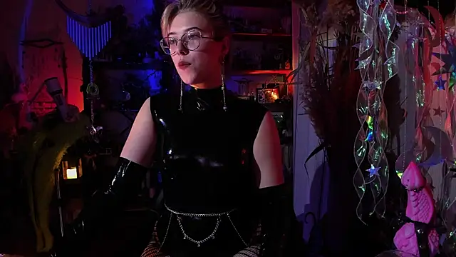 Snapshot of Scarlett_Wanner chatting on January 10, 8:15 pm Scarlett Wanner online show from January 10, 8:15 pm