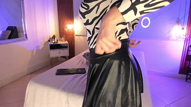 Snapshot of Gin_Zc chatting on December 20, 6:29 am Gin Zc online show from December 20, 6:29 am