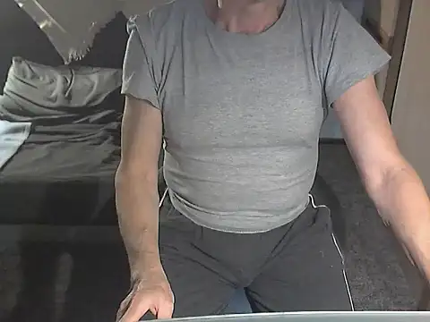 Snapshot of kiam471 chatting on December 23, 7:20 pm kiam471 online show from December 23, 7:20 pm