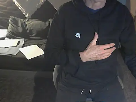 Snapshot of kiam471 chatting on February 12, 6:51 pm kiam471 online show from February 12, 6:51 pm