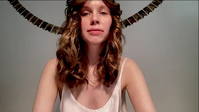 Nikki Mimimi online show from February 6, 10:15 am