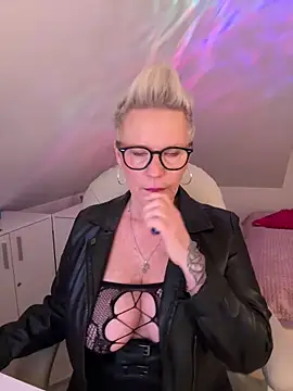 German Milf online show from April 13, 12:32 pm