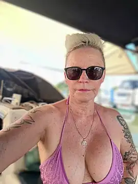 Snapshot of German_Milf chatting on June 17, 9:34 am German Milf online show from June 17, 9:34 am