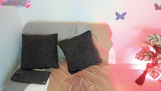 Snapshot of abigail_luna chatting on January 8, 1:53 am abigail luna online show from January 8, 1:53 am