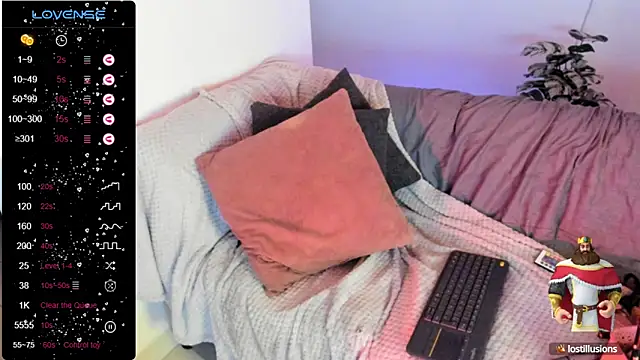 Snapshot of abigail_luna chatting on October 15, 12:44 am abigail luna online show from October 15, 12:44 am