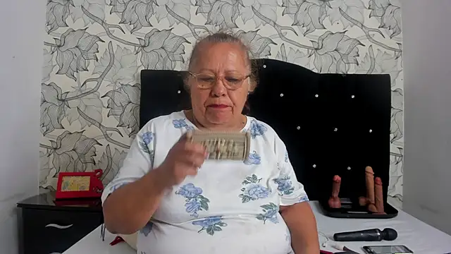 Keira Lennox online show from December 20, 11:39 am