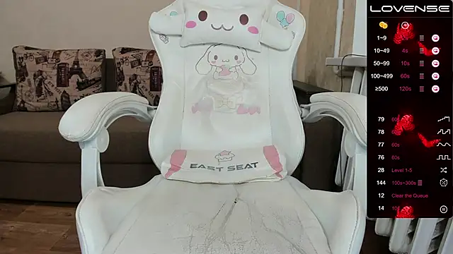 Snapshot of LittleCandy18 chatting on December 20, 9:06 pm LittleCandy18 online show from December 20, 9:06 pm