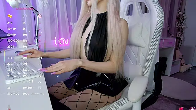 Snapshot of my--Polina chatting on October 17, 10:01 pm my--Polina online show from October 17, 10:01 pm