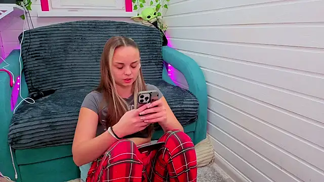 Misss Vikk online show from November 25, 7:30 am