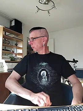 Snapshot of seelengleich chatting on October 21, 1:34 pm seelengleich online show from October 21, 1:34 pm