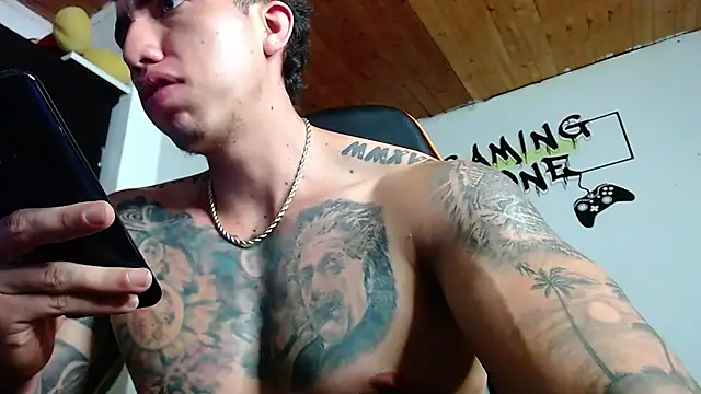 Snapshot of Adam_Hudsond chatting on December 3, 12:49 pm Adam Hudsond online show from December 3, 12:49 pm