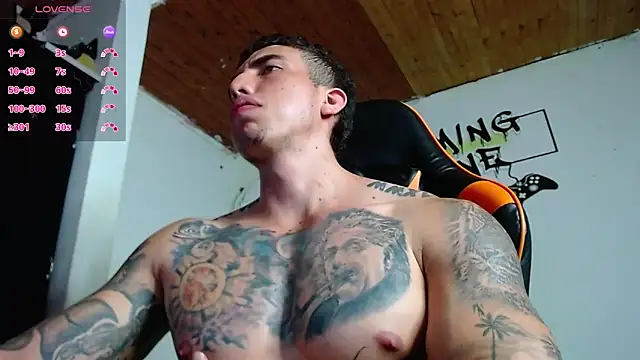 Snapshot of Adam_Hudsond chatting on December 18, 10:35 pm Adam Hudsond online show from December 18, 10:35 pm