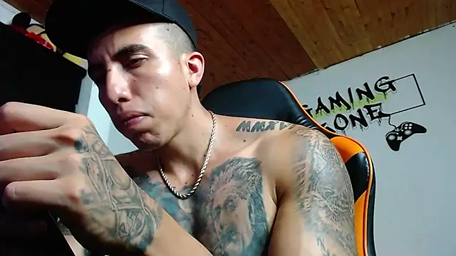 Snapshot of Adam_Hudsond chatting on January 26, 12:26 am Adam Hudsond online show from January 26, 12:26 am