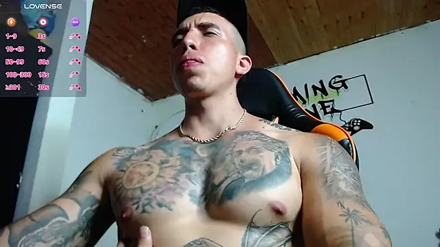 Snapshot of Adam_Hudsond chatting on January 30, 11:13 pm Adam Hudsond online show from January 30, 11:13 pm