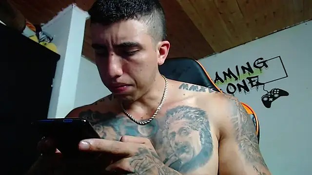 Snapshot of Adam_Hudsond chatting on February 3, 11:58 pm Adam Hudsond online show from February 3, 11:58 pm