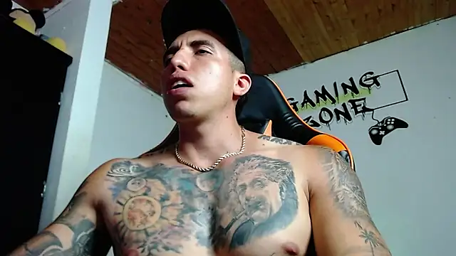 Snapshot of Adam_Hudsond chatting on February 7, 1:58 am Adam Hudsond online show from February 7, 1:58 am