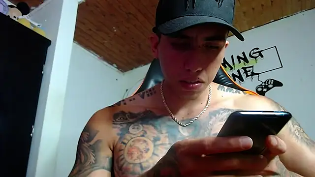 Snapshot of Adam_Hudsond chatting on February 10, 3:42 pm Adam Hudsond online show from February 10, 3:42 pm