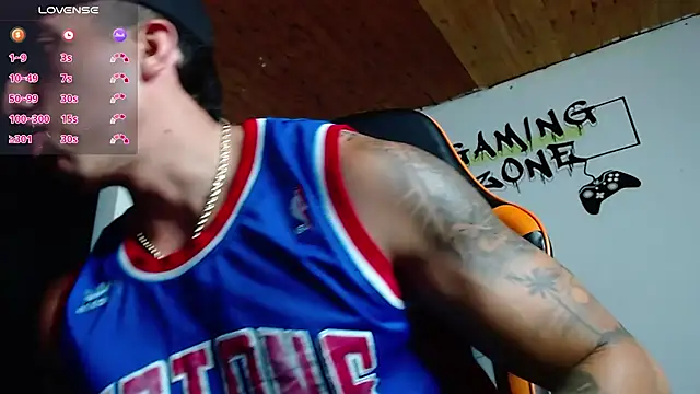 Snapshot of Adam_Hudsond chatting on February 12, 11:09 pm Adam Hudsond online show from February 12, 11:09 pm