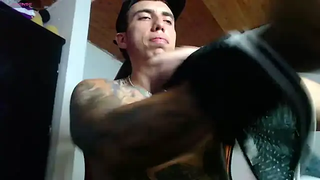 Snapshot of Adam_Hudsond chatting on February 23, 11:04 pm Adam Hudsond online show from February 23, 11:04 pm